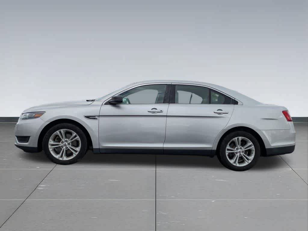 Used 2017 Ford Taurus SE FWD image 3