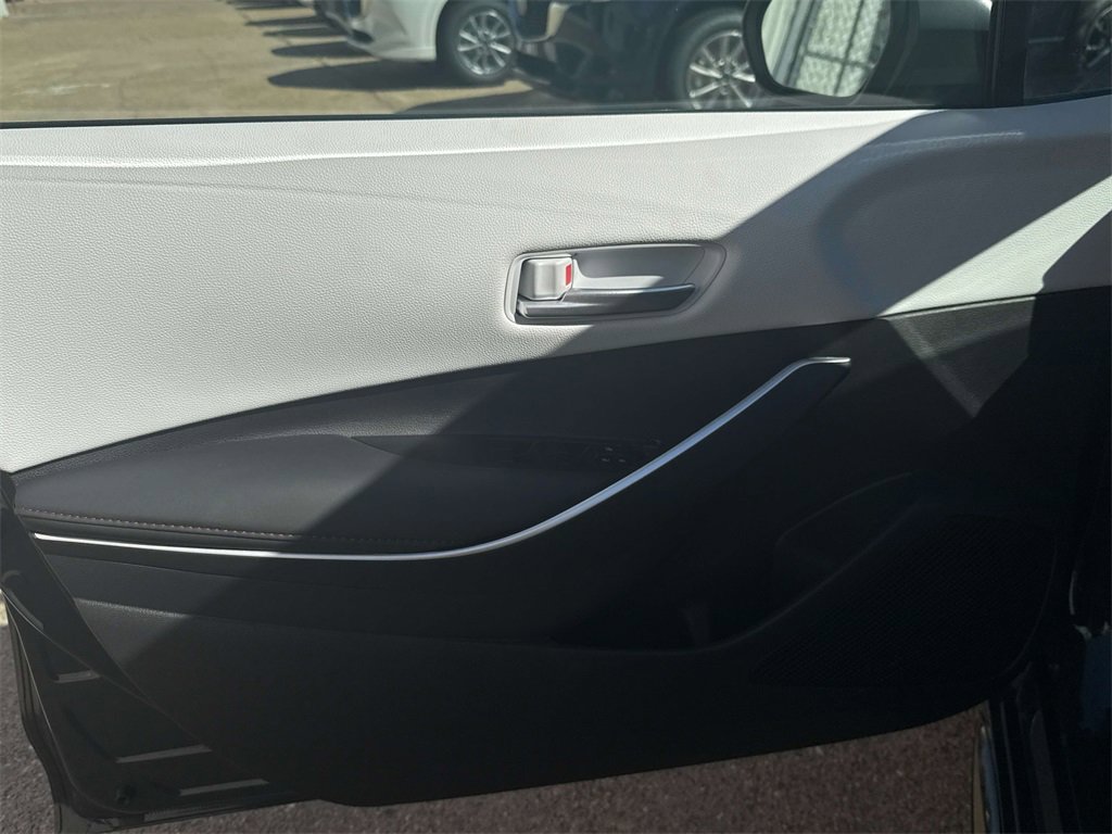 Used 2025 Toyota Corolla SE image 12