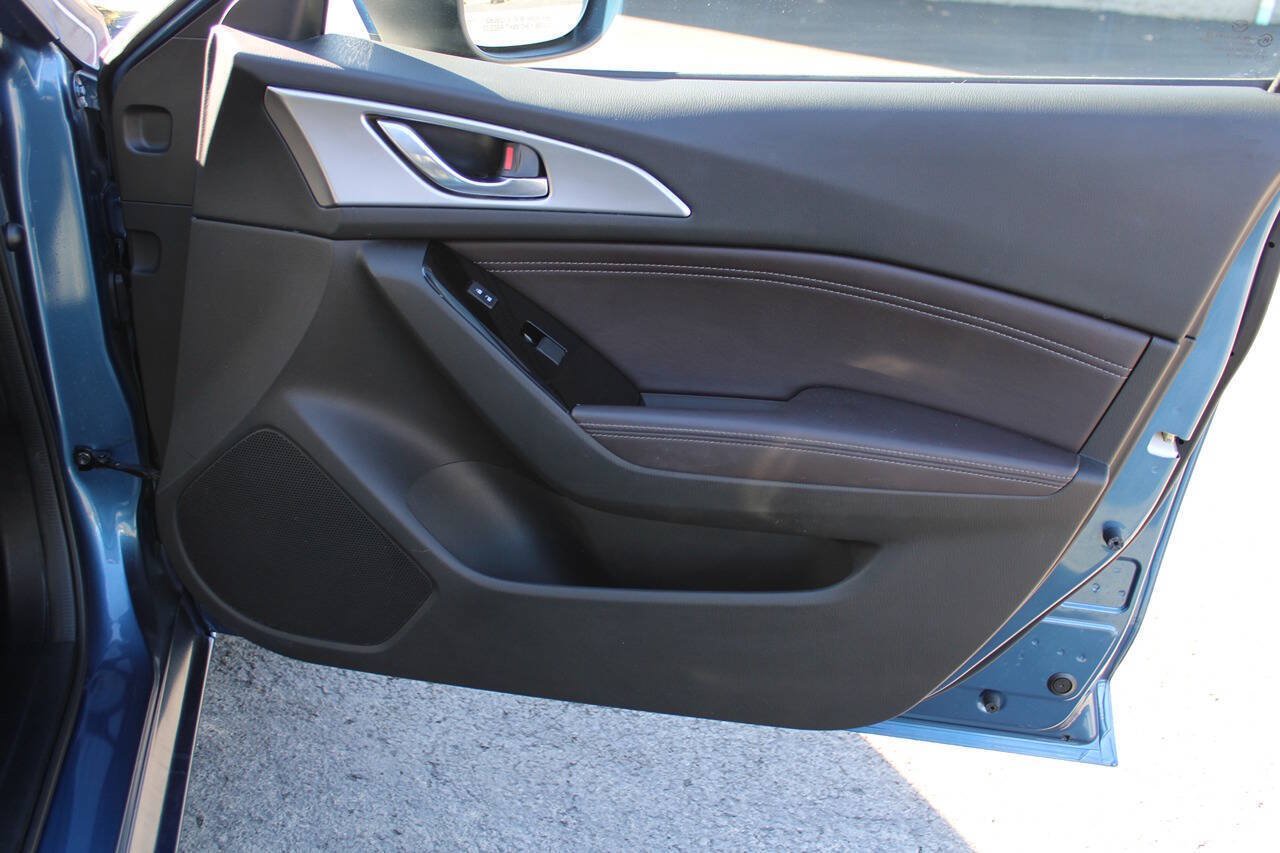 Used 2017 MAZDA MAZDA3 Touring FWD image 41