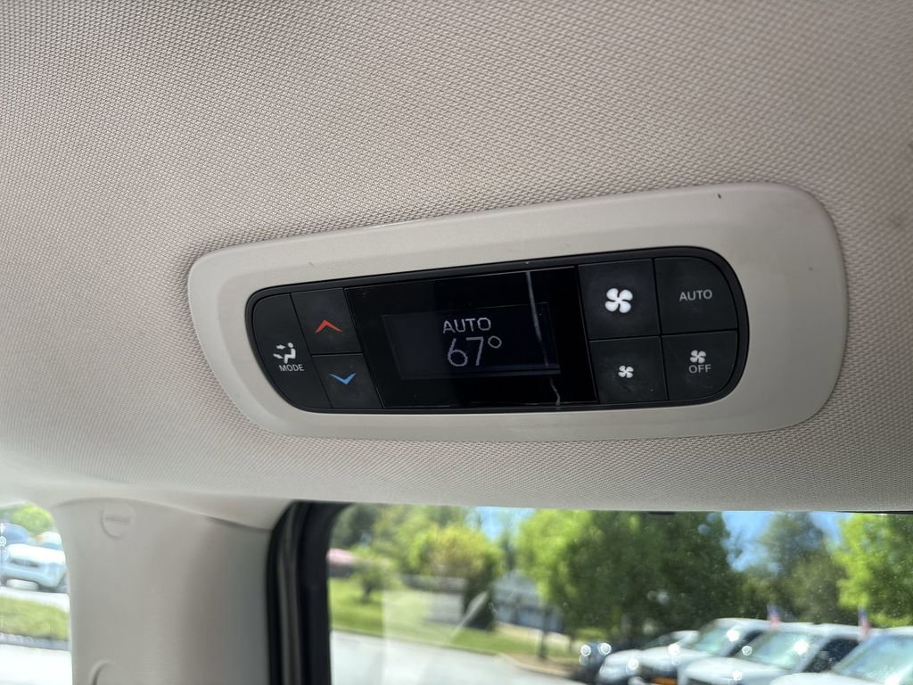 Used 2021 Chrysler Pacifica Touring-L FWD image 22