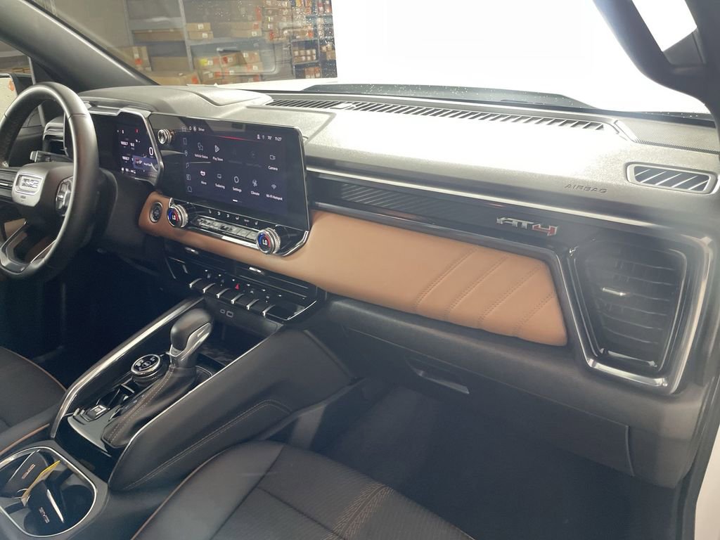 Used 2025 GMC Canyon AT4 image 29