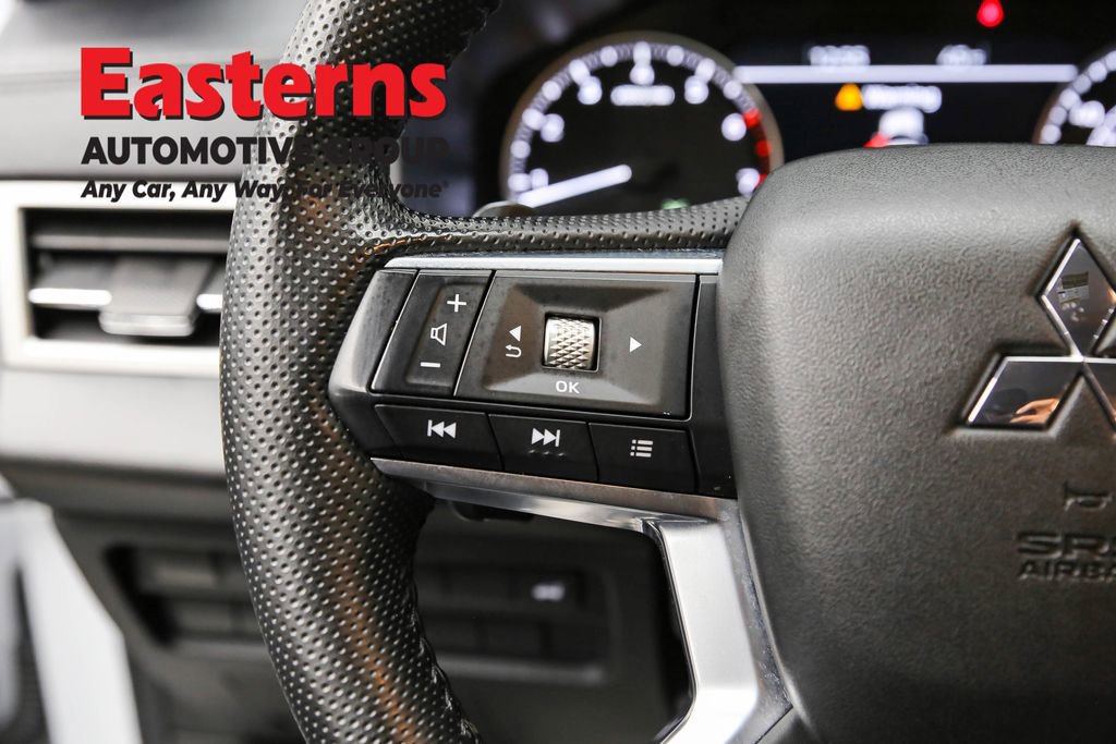 Used 2024 Mitsubishi Outlander SE image 15