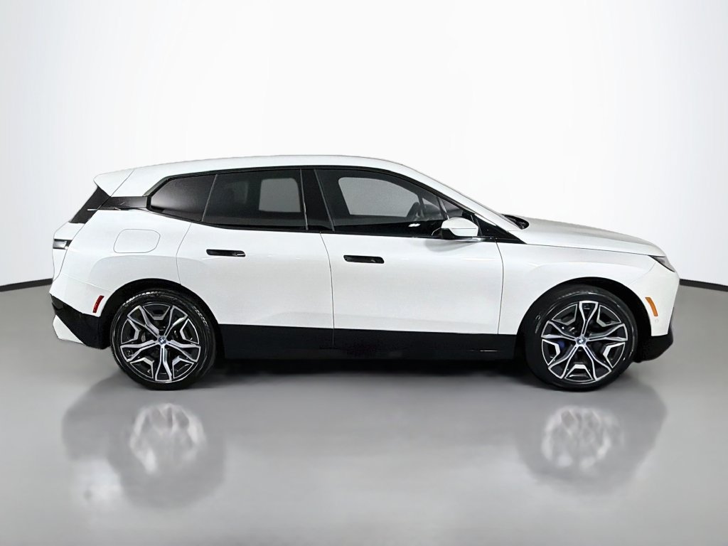 Used 2024 BMW iX xDrive50 w/ Premium Package AWD/4WD image 8