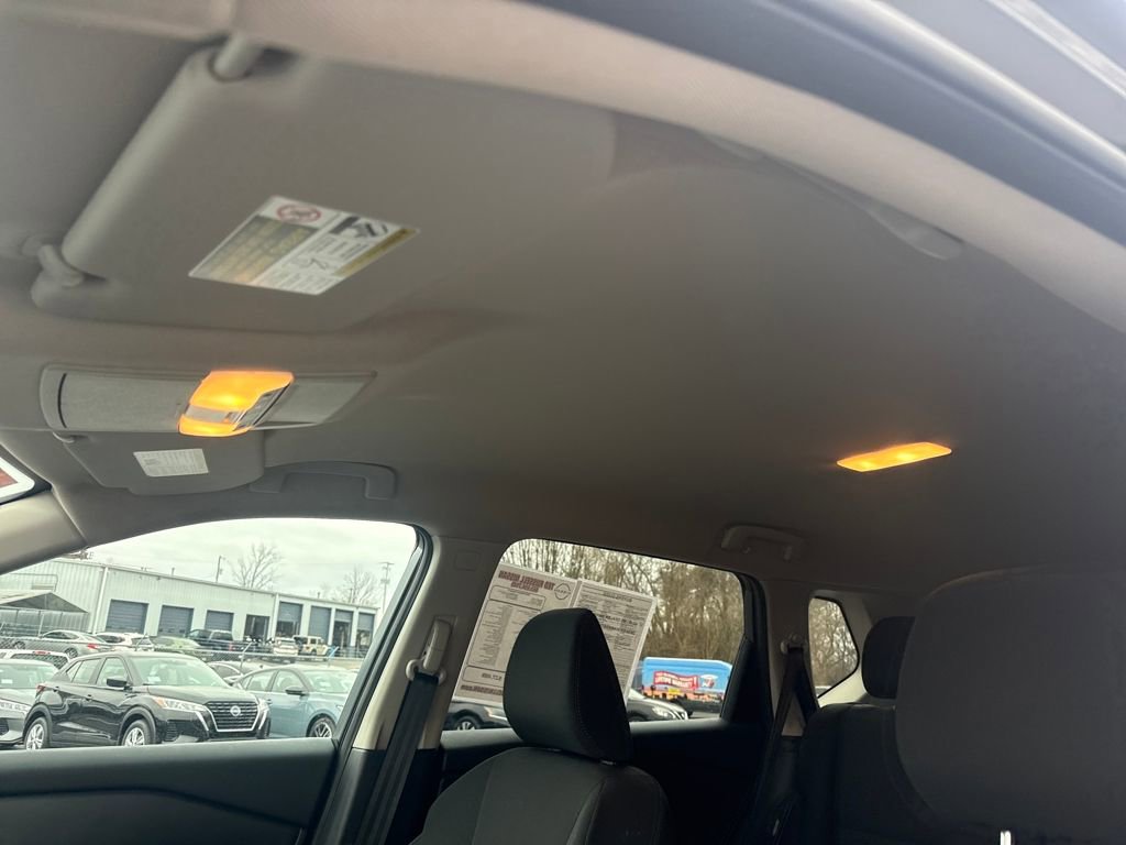 Used 2025 Nissan Rogue S image 22