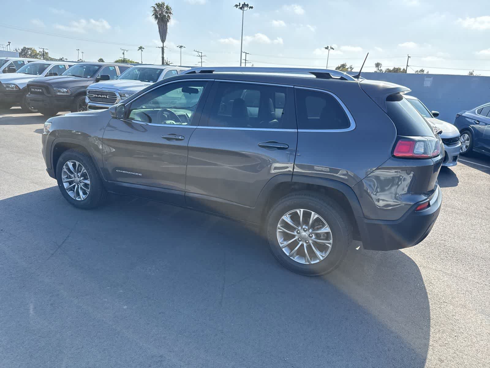 Used 2019 Jeep Cherokee Latitude Plus FWD image 14