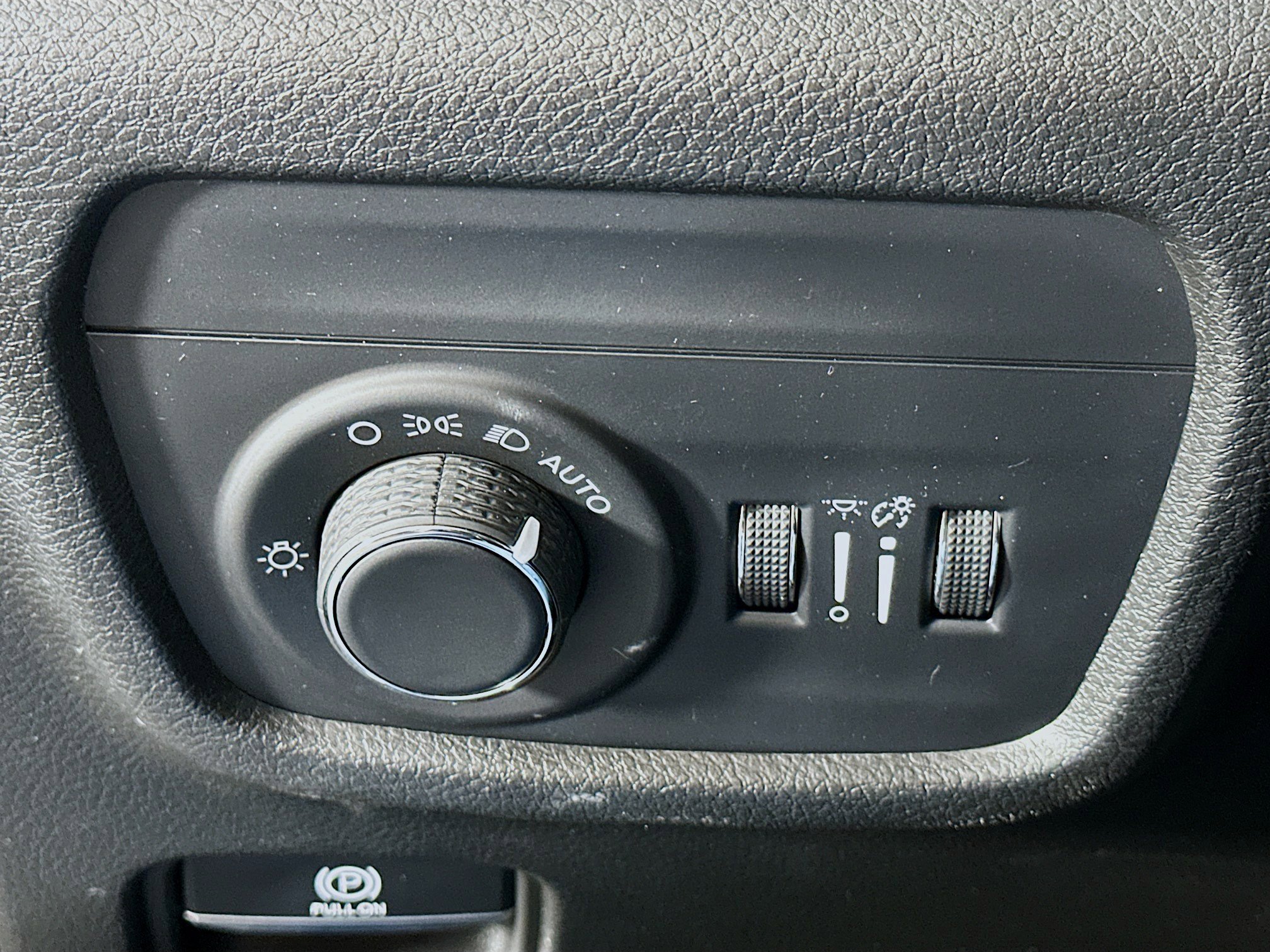 Used 2023 Jeep Grand Cherokee Altitude AWD/4WD image 17
