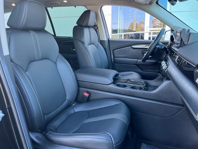 Used 2025 Honda Pilot Touring image 19
