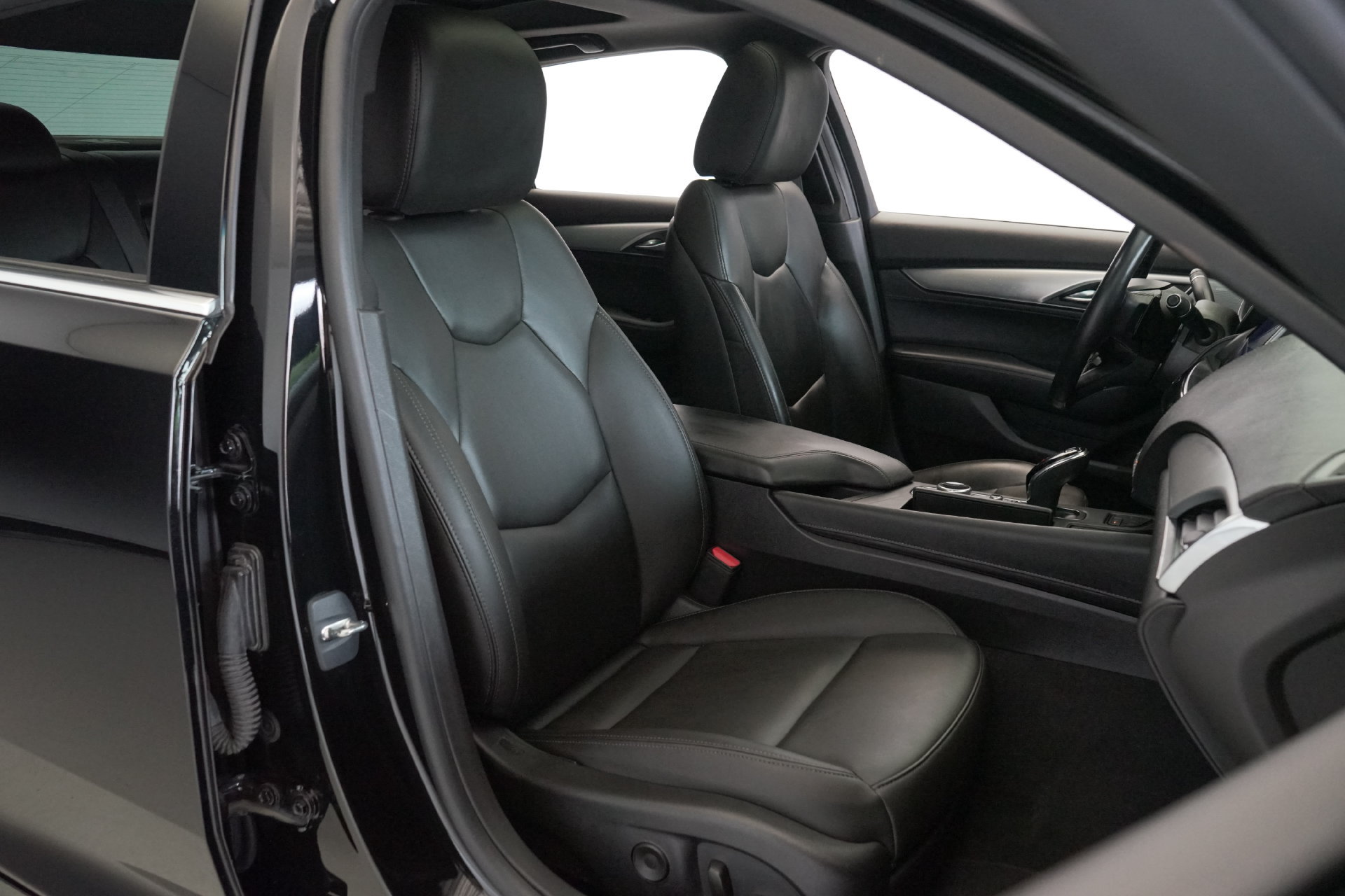 Used 2023 Cadillac CT5 Luxury w/ Sun And Sound Package RWD image 4