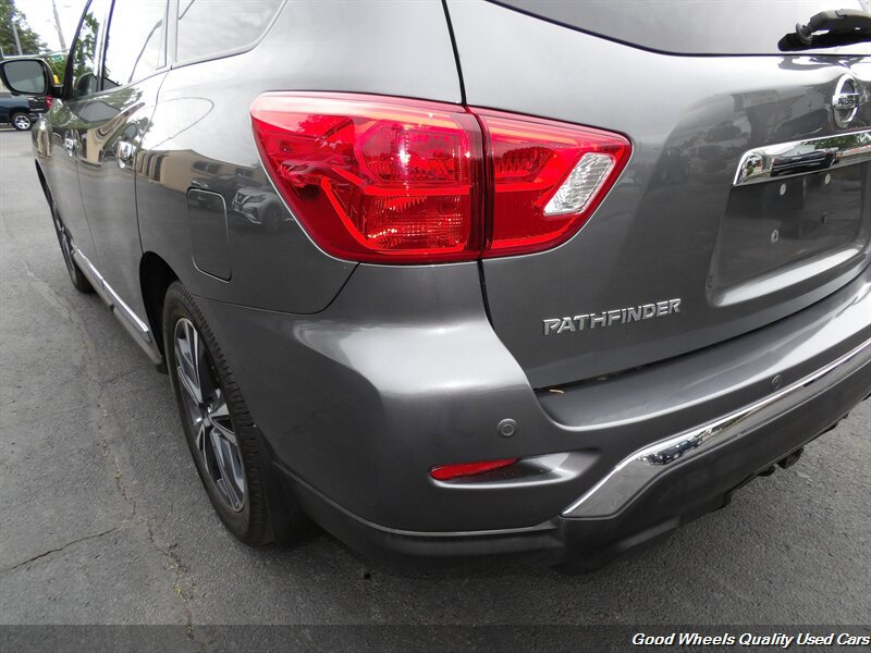 Used 2019 Nissan Pathfinder Platinum AWD/4WD image 9