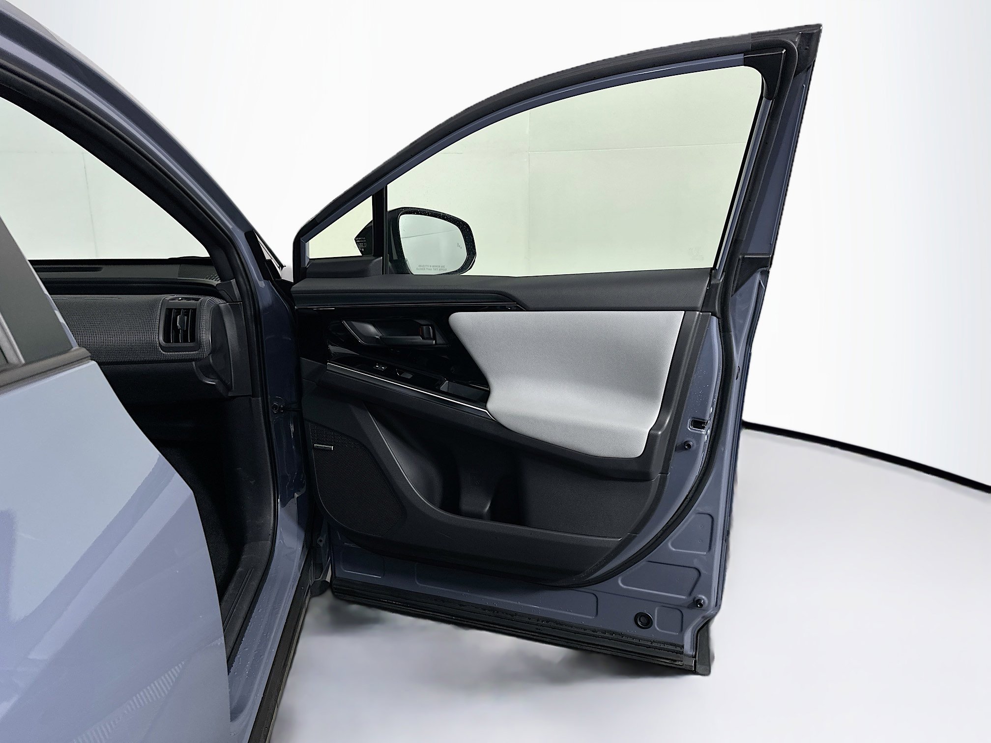 Used 2023 Subaru Solterra Limited image 31