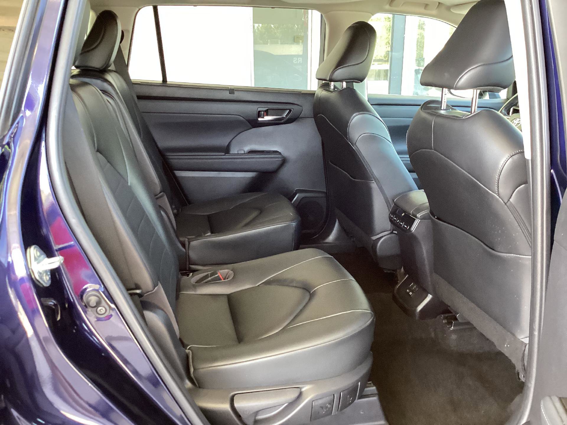 Used 2023 Toyota Highlander XLE AWD/4WD image 16