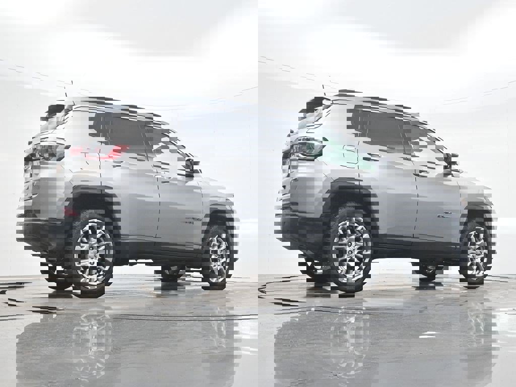 Used 2022 Jeep Compass Latitude image 28