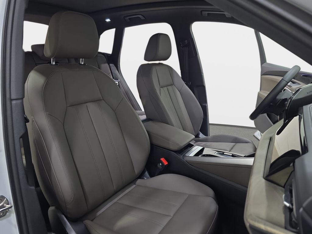 Certified 2025 Audi Q5 Premium w/ Convenience Package image 10