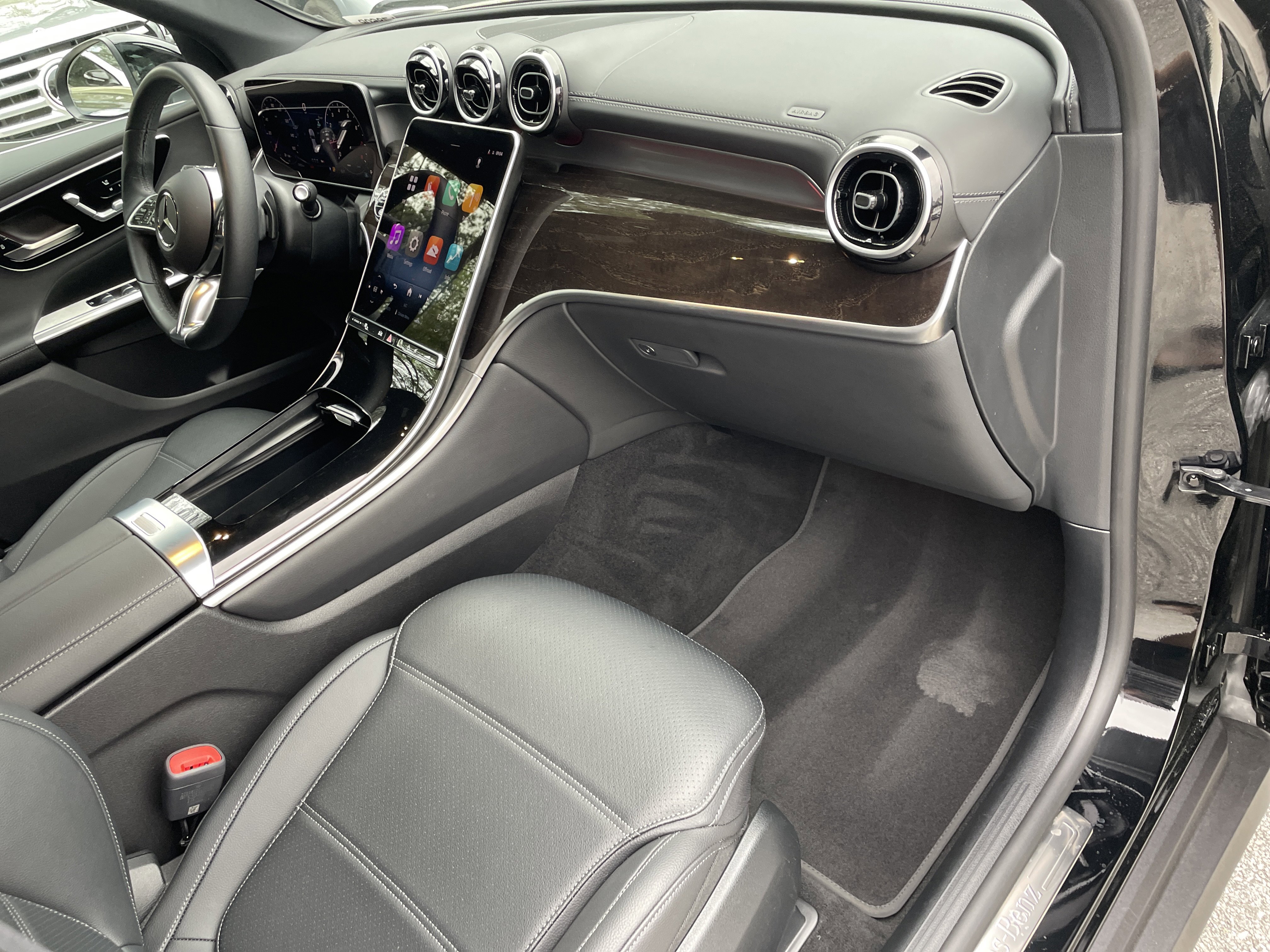 Certified 2025 Mercedes-Benz GLC 300 4MATIC image 47