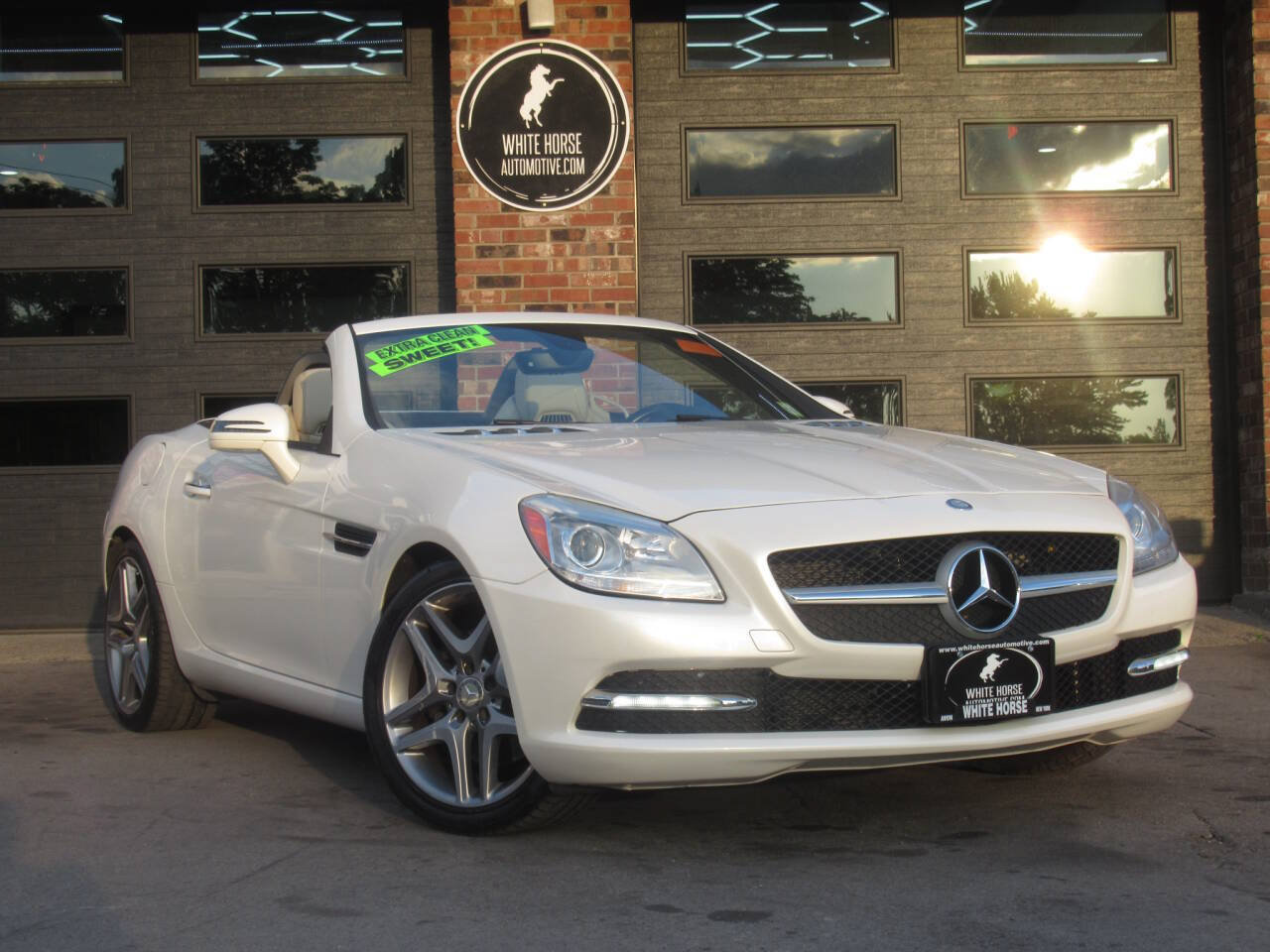 Used 2016 Mercedes-Benz SLK 300 image 2