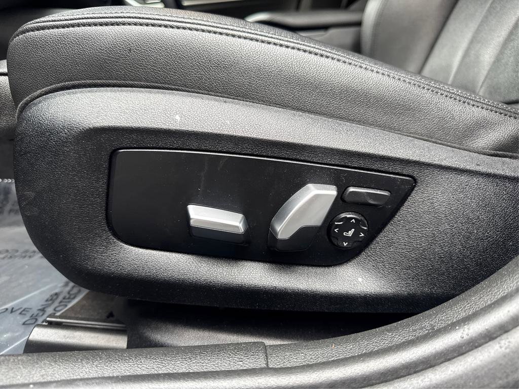 Used 2019 BMW 530e image 17