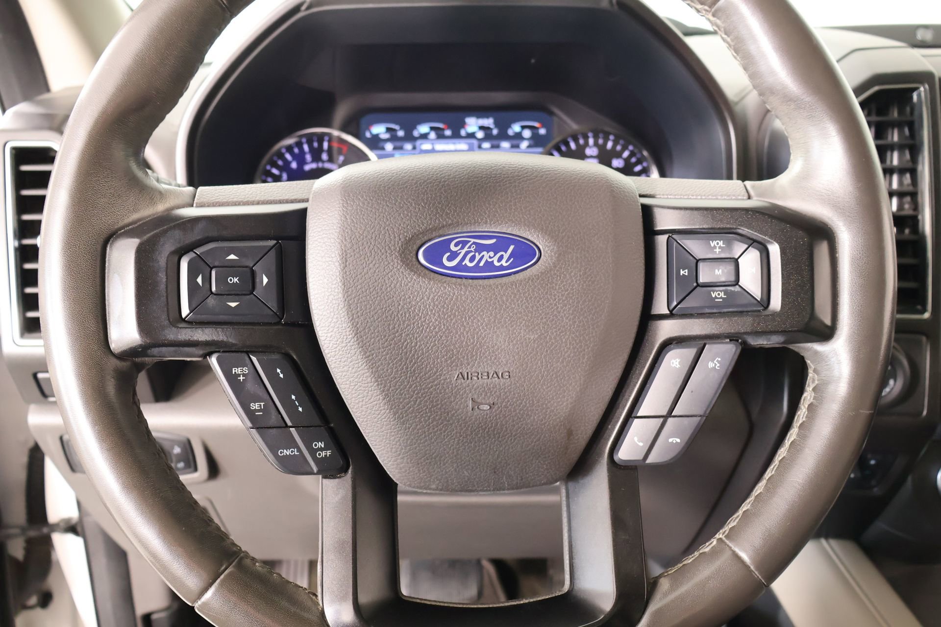 Used 2019 Ford Expedition Limited w/ Equipment Group 302A image 3