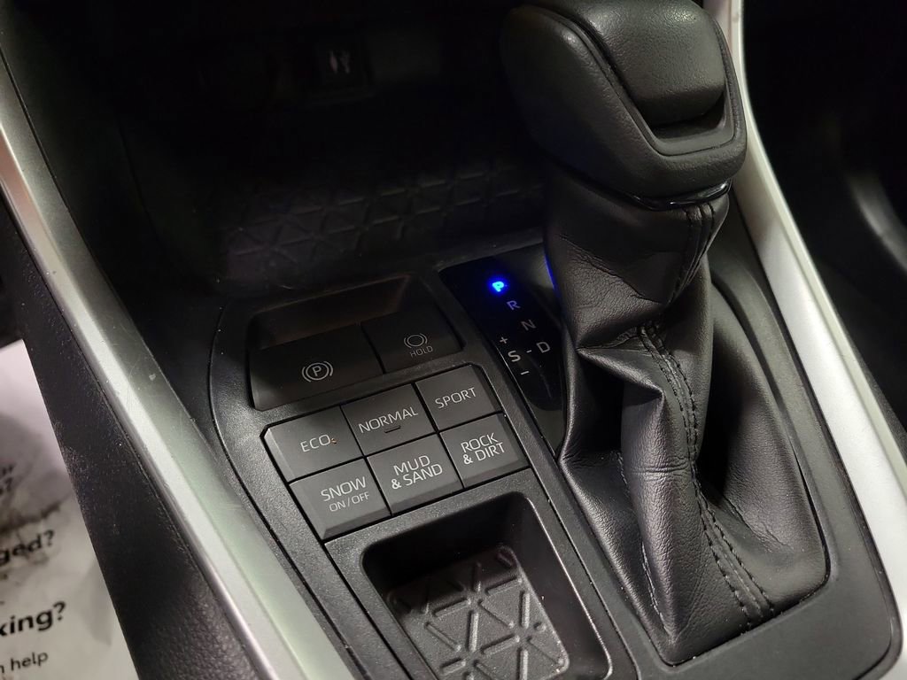 Used 2019 Toyota RAV4 LE w/ Carpet Mat Package image 15