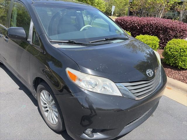Used 2014 Toyota Sienna XLE w/ XLE Premium Package image 13