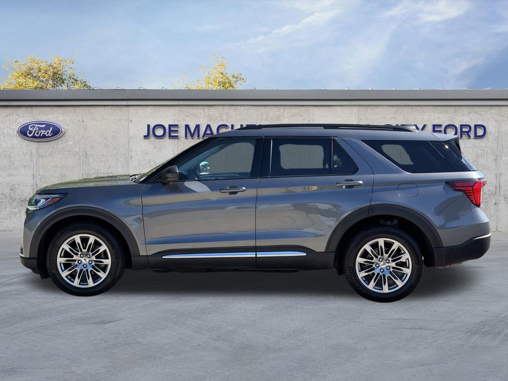 Used 2025 Ford Explorer Active w/ Active Comfort Package image 8