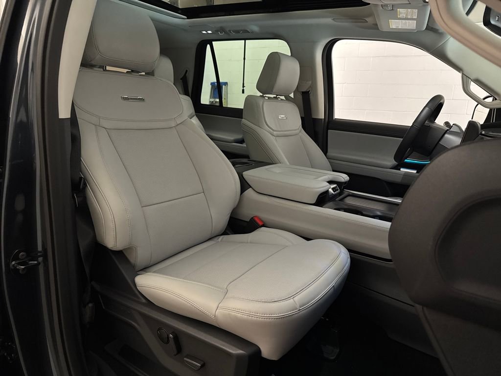 New 2025 Ford Expedition Platinum w/ Driver's Package image 29