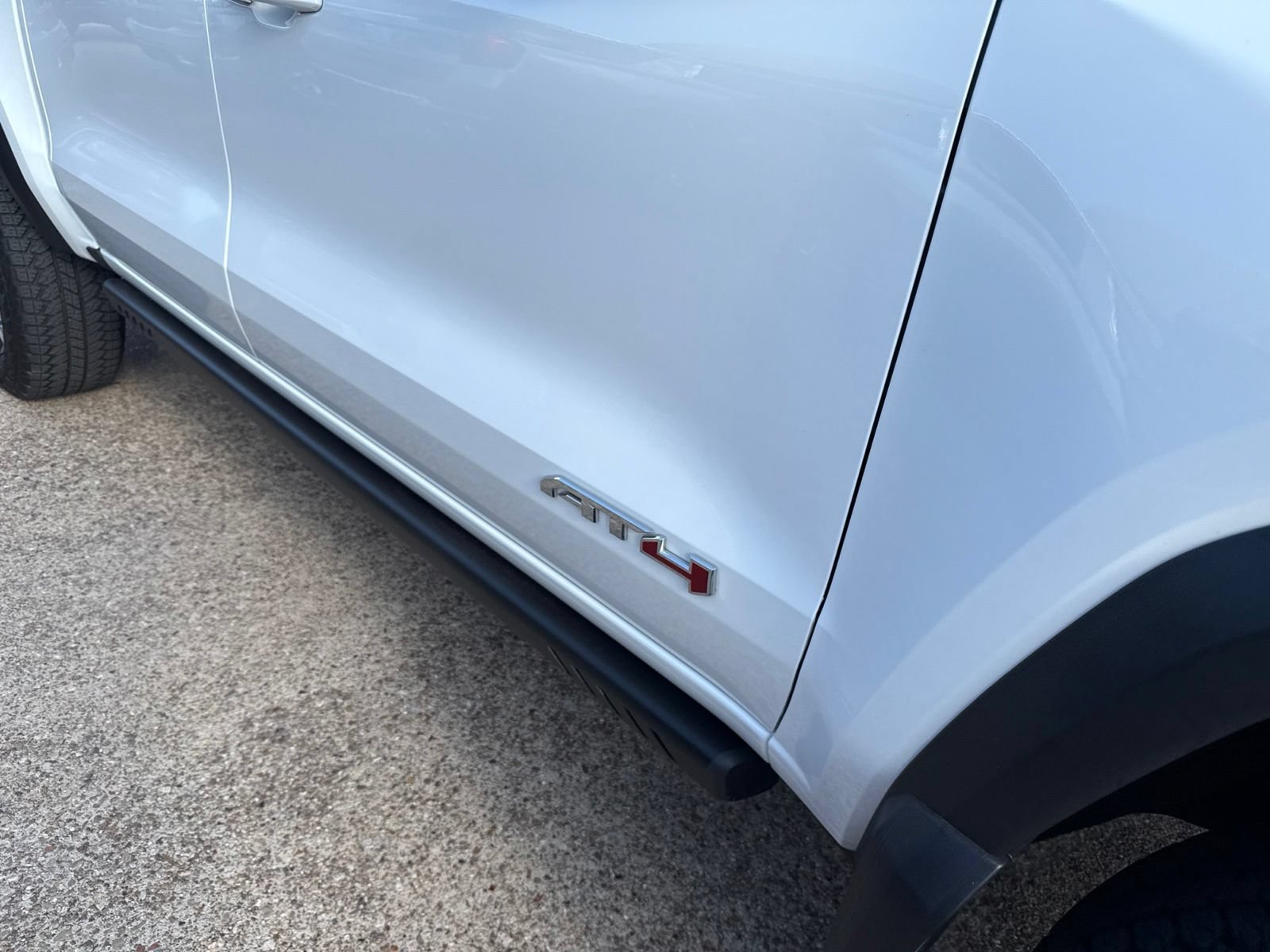 Used 2024 GMC Canyon AT4 AWD/4WD image 5