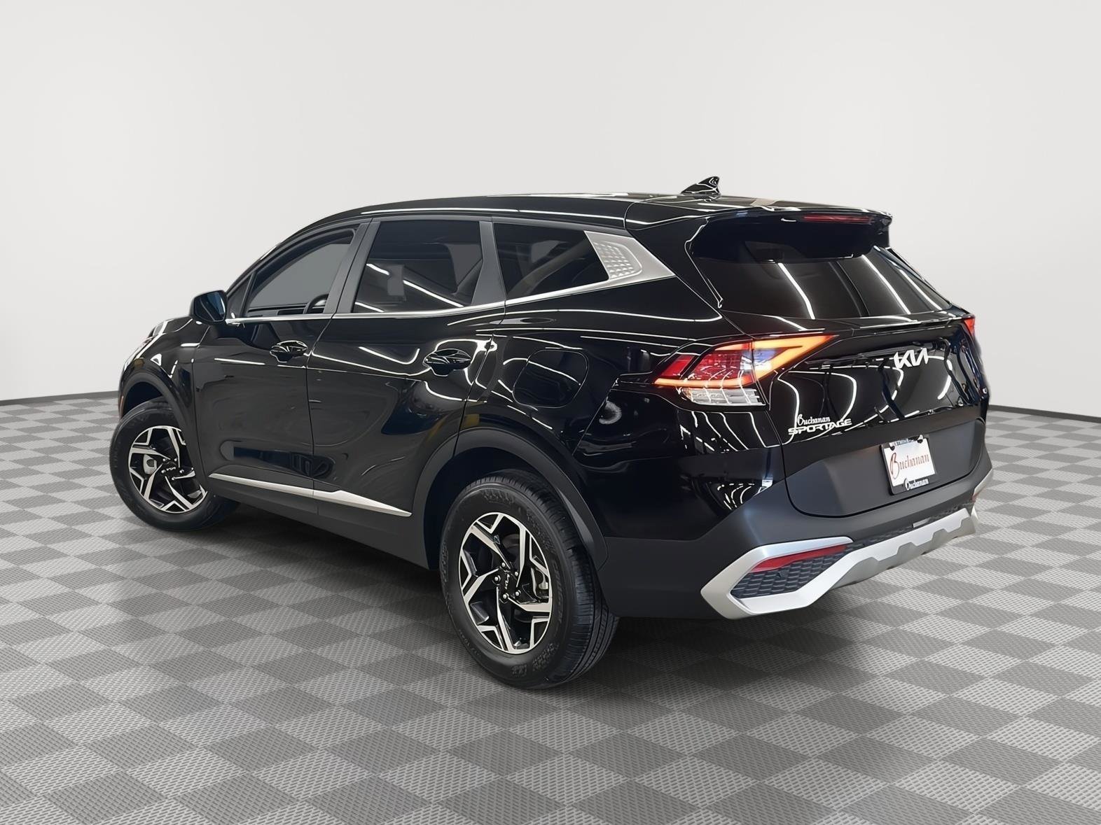Used 2025 Kia Sportage LX AWD/4WD image 5