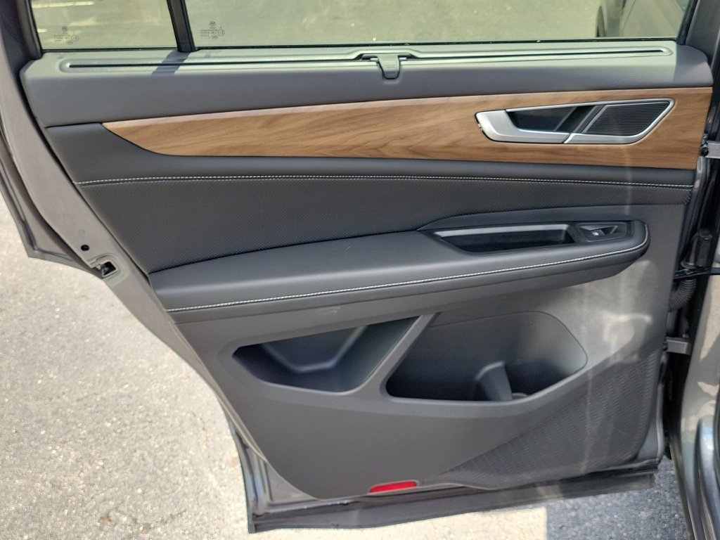 Certified 2024 Volkswagen Atlas SE FWD image 9