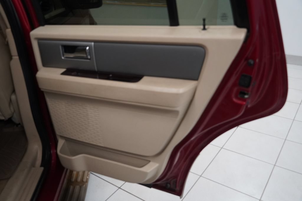 Used 2014 Ford Expedition XLT w/ Equipment Group 202A AWD/4WD image 24