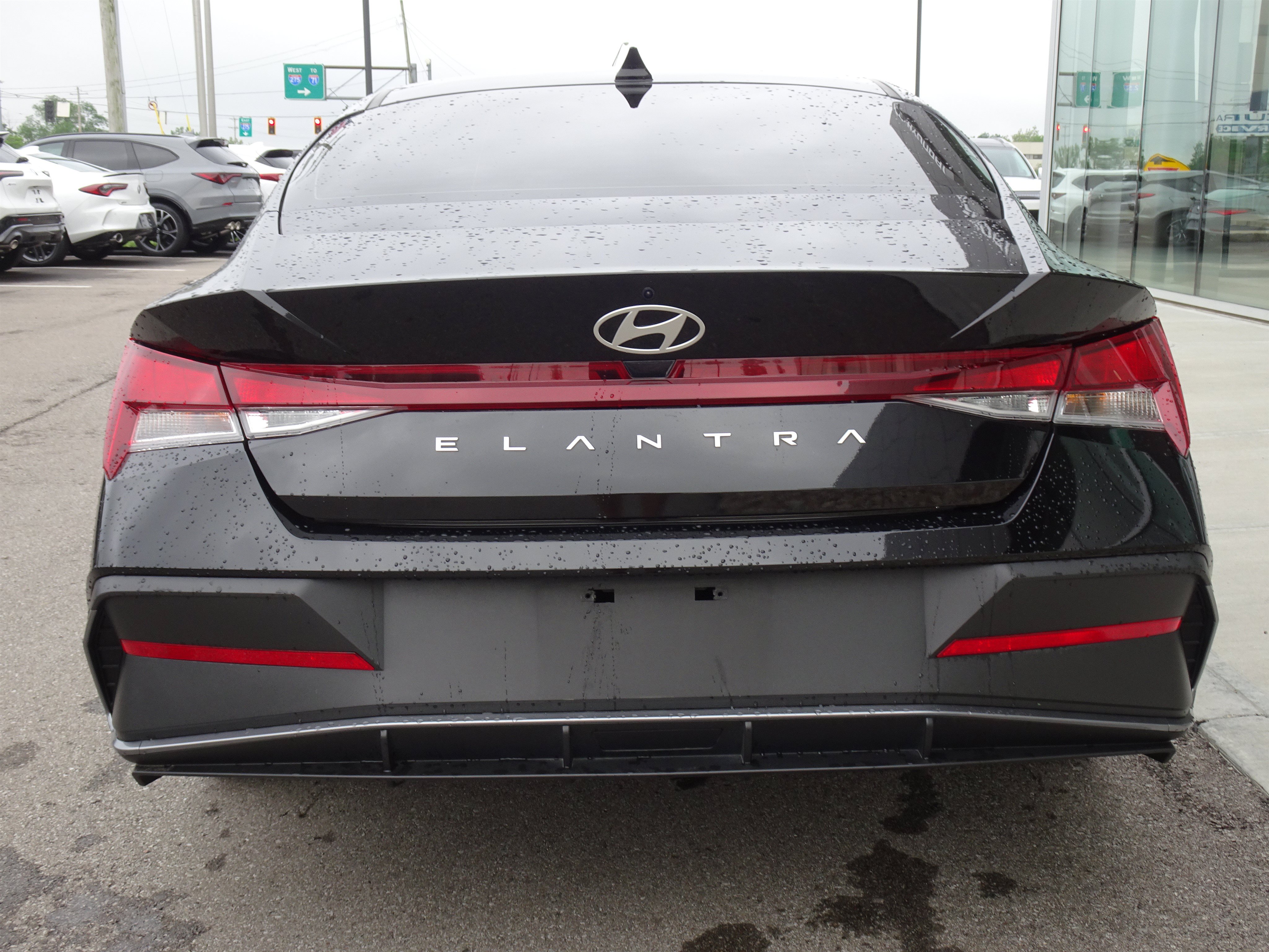 Used 2024 Hyundai Elantra SE FWD image 4