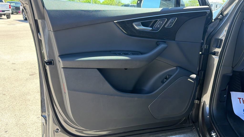 Used 2021 Audi Q7 3.0T Premium w/ Convenience Package image 11