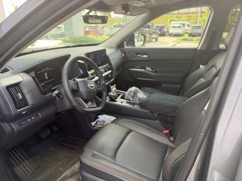 Used 2026 Nissan Pathfinder SL w/ SL Premium Package FWD image 3