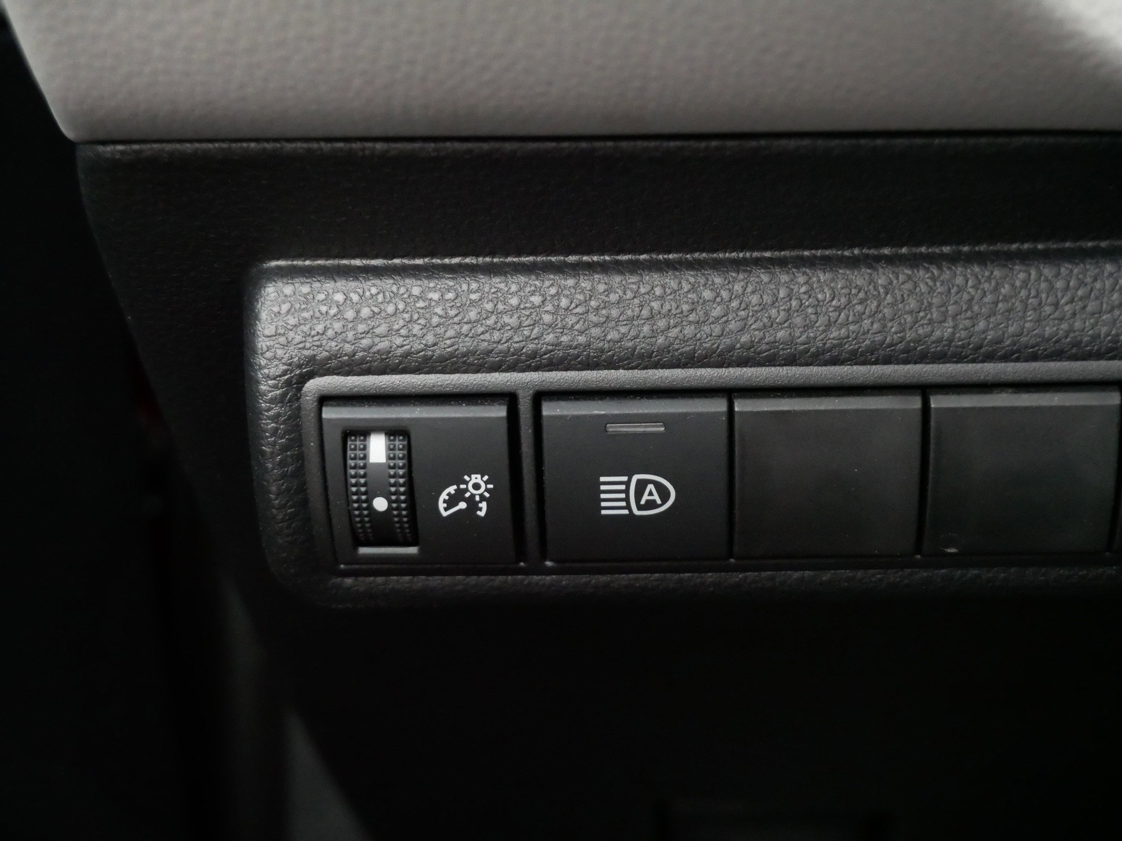 Certified 2025 Toyota Corolla LE image 27