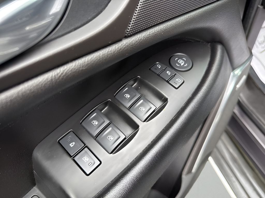 Used 2015 Cadillac Escalade Luxury image 29