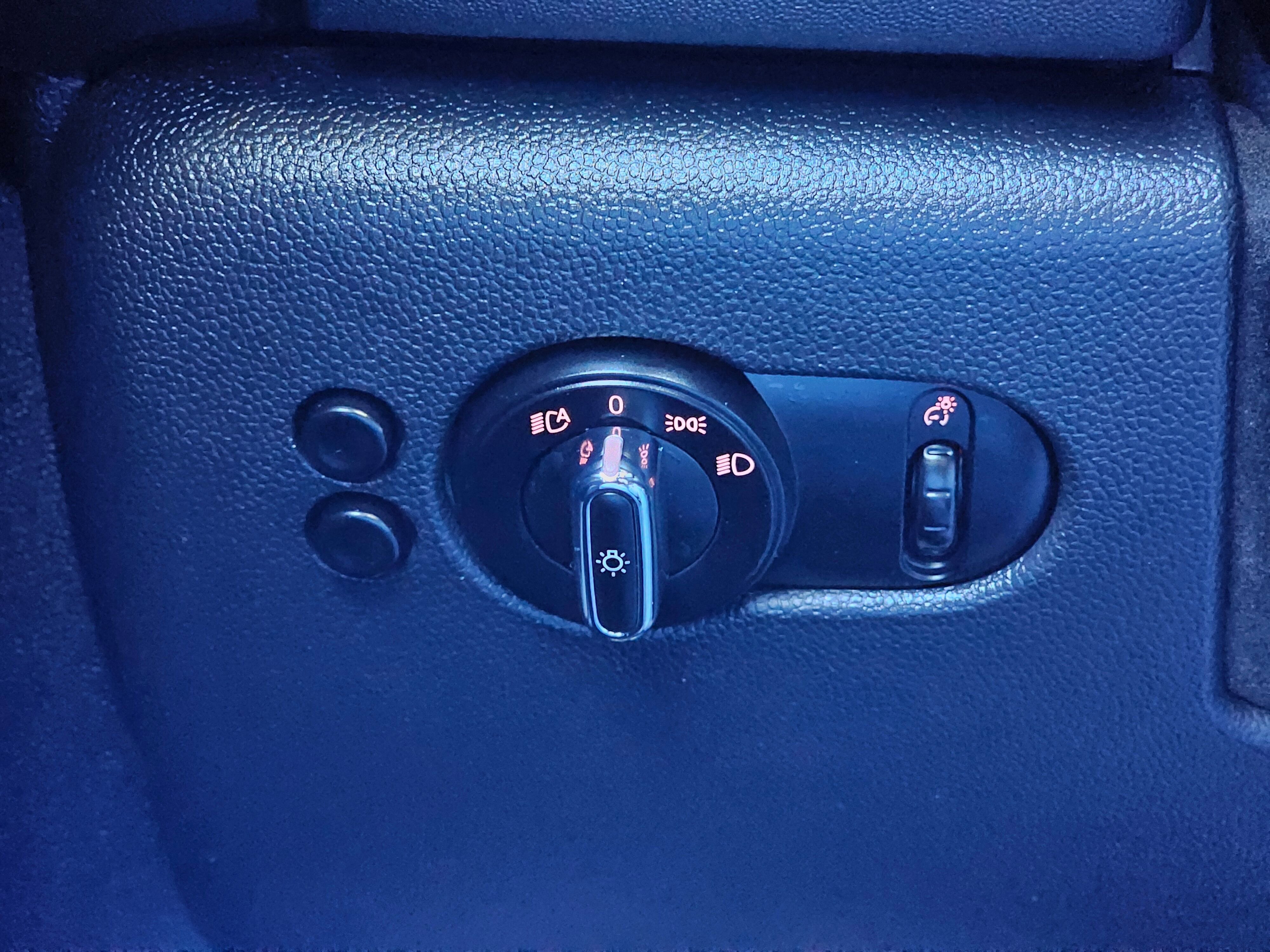 Used 2016 MINI Cooper 2-Door Hardtop image 30