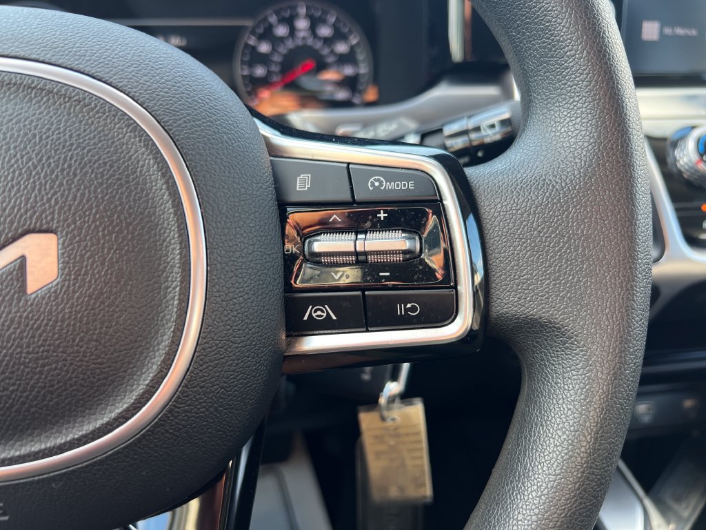 Certified 2023 Kia Sorento LX AWD/4WD image 17