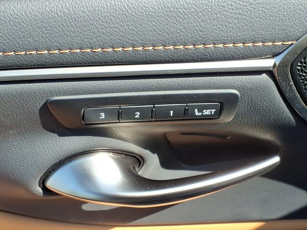 Used 2025 Lexus ES 300h Ultra Luxury w/ Accessory Package (Z2) image 14