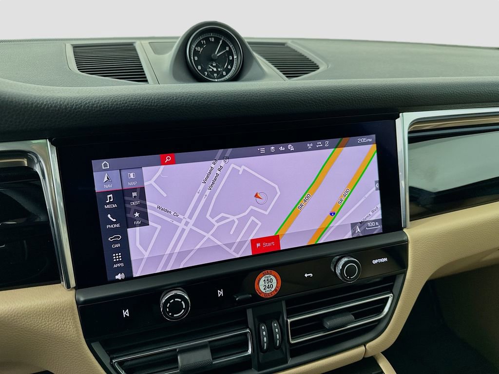 Used 2025 Porsche Macan image 16