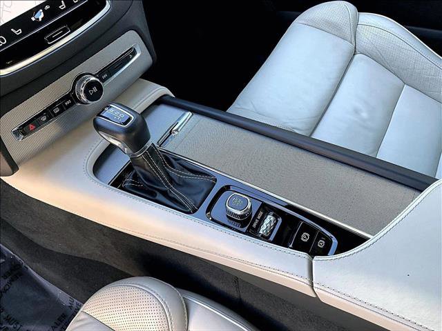 Used 2020 Volvo XC90 T5 R-Design image 15