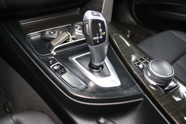 Used 2018 BMW 320i Sedan RWD image 12