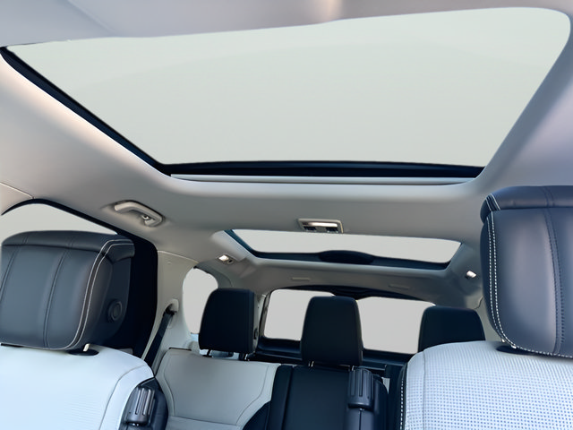 Certified 2025 Land Rover Discovery Dynamic SE AWD/4WD image 28