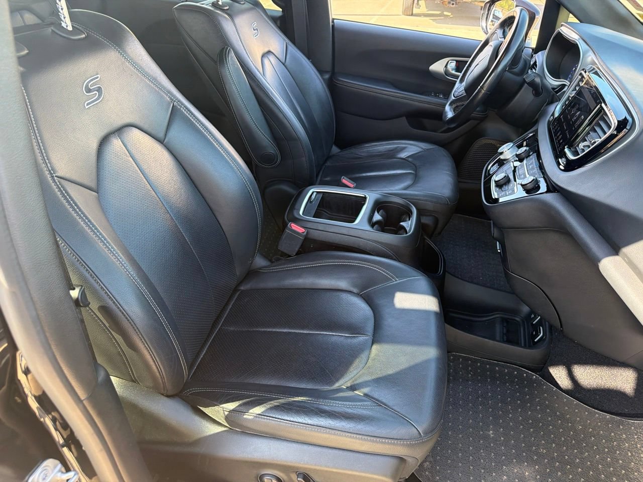 Used 2019 Chrysler Pacifica Touring-L Plus w/ Advanced Safetytec Group FWD image 18
