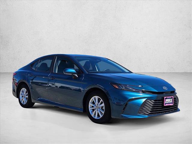 Used 2025 Toyota Camry LE image 3