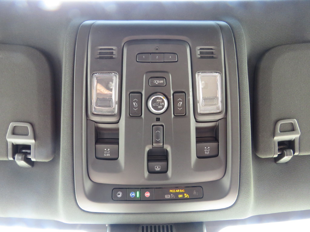 Used 2023 Chevrolet Suburban High Country w/ Premium Package 2 AWD/4WD image 32