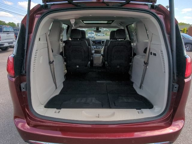 Used 2018 Chrysler Pacifica Limited FWD image 39