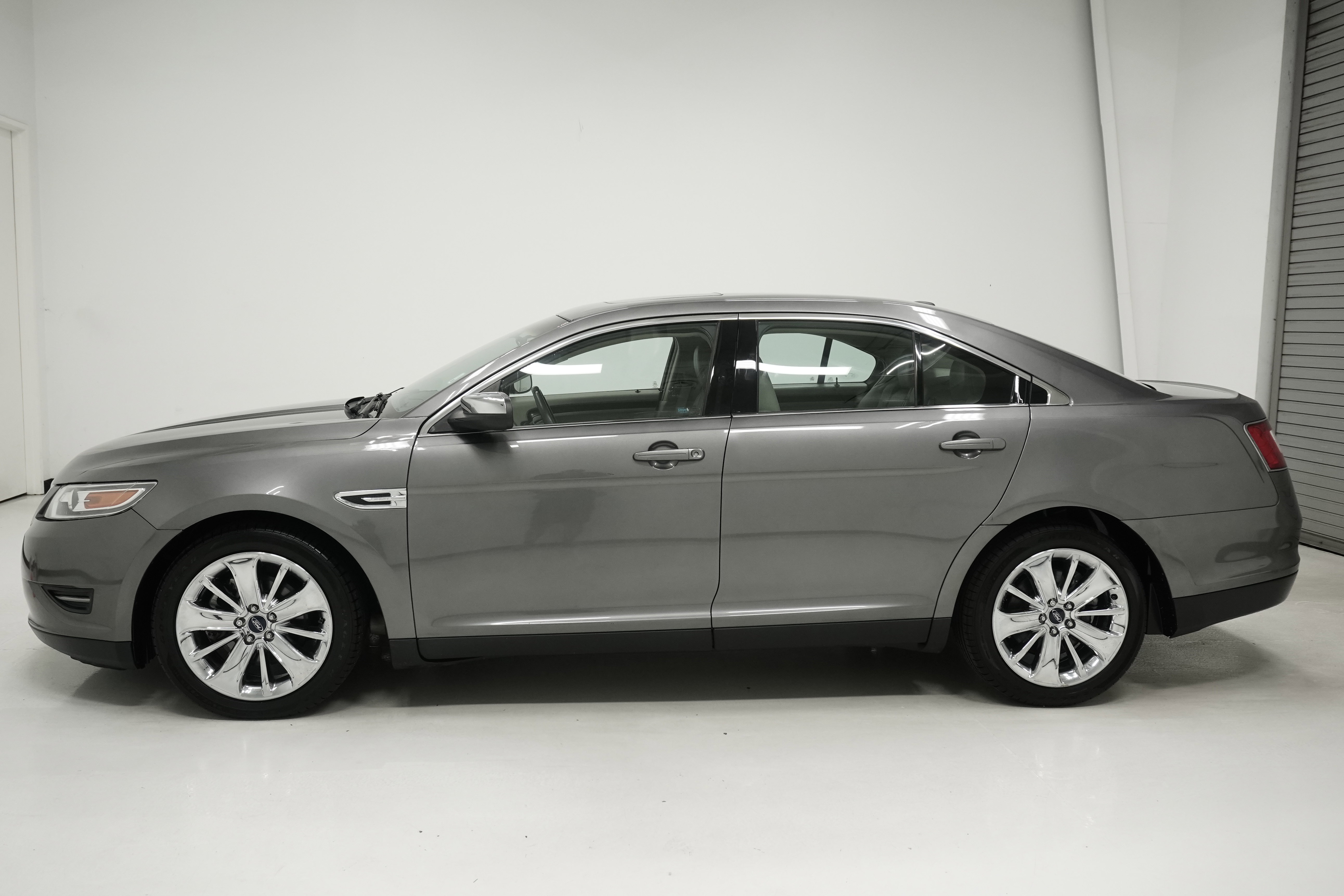 Used 2011 Ford Taurus Limited w/ 301A Rapid Spec Order Code image 7