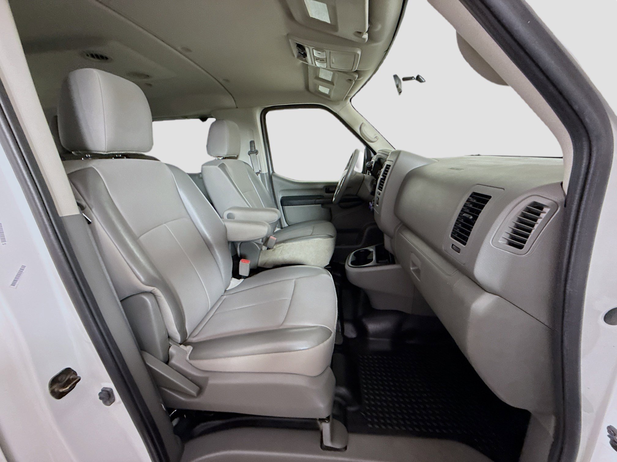 Used 2017 Nissan NV 3500 S w/ Power Package image 22