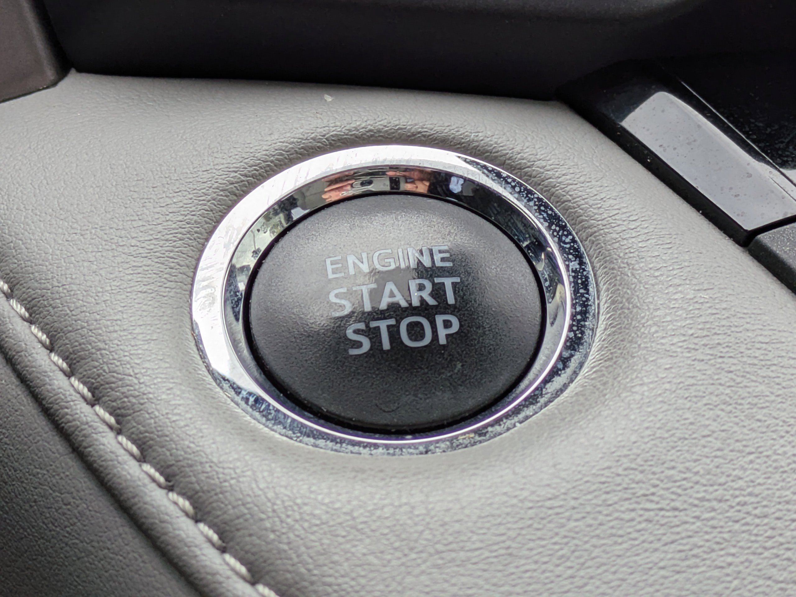 Used 2018 Toyota RAV4 Limited FWD image 30