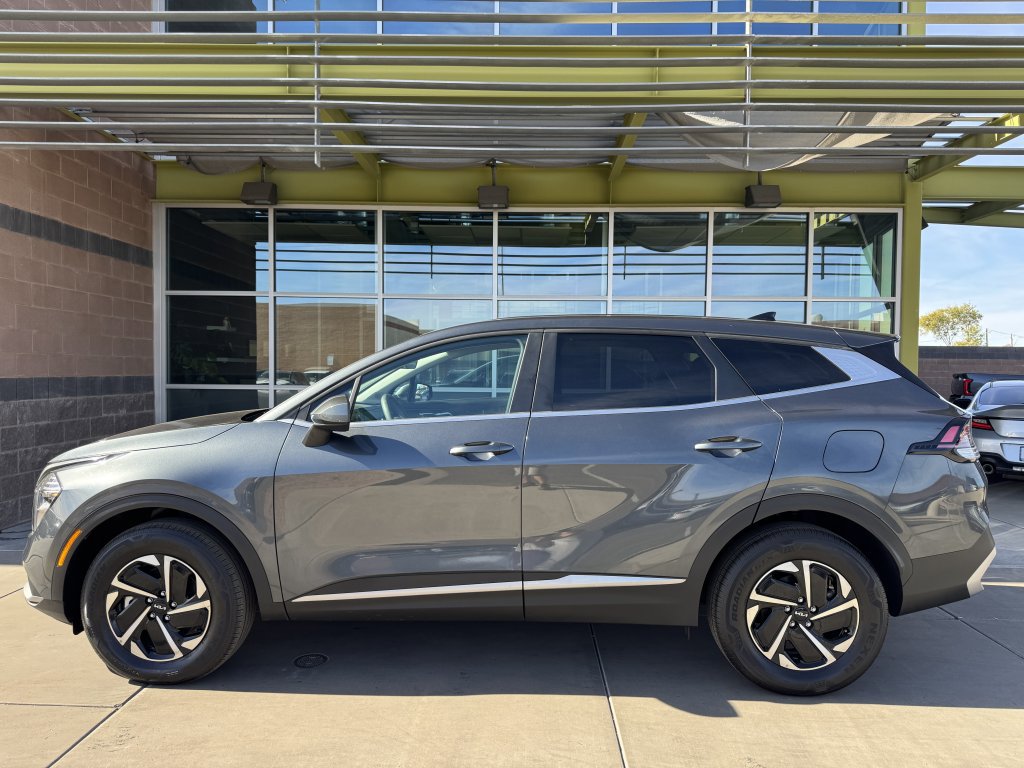 Used 2023 Kia Sportage LX image 7