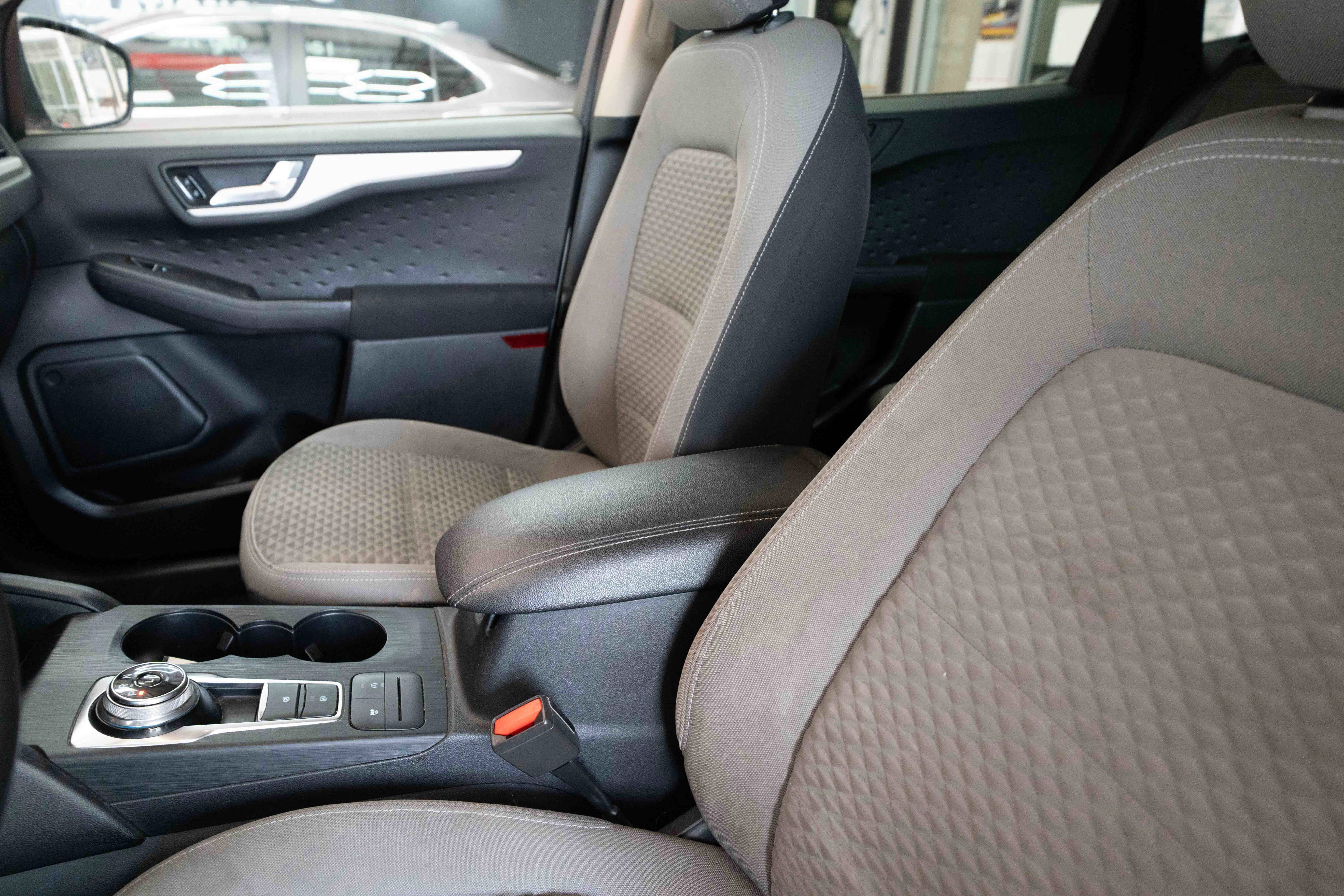 Used 2020 Ford Escape SE image 11